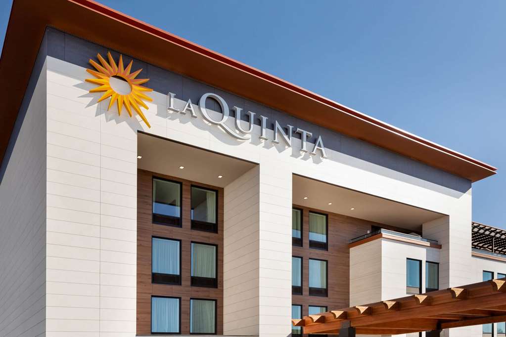 La Quinta Inn & Suites Santa Rosa Sonoma - photo 2