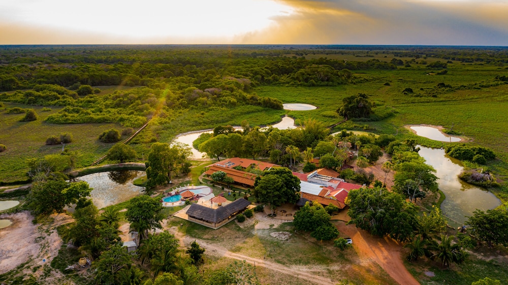 Pousada Araras Pantanal Eco Lodge — hotel in Pocone