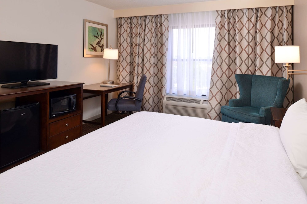 Hampton Inn & Suites Pueblo Southgate - photo 23