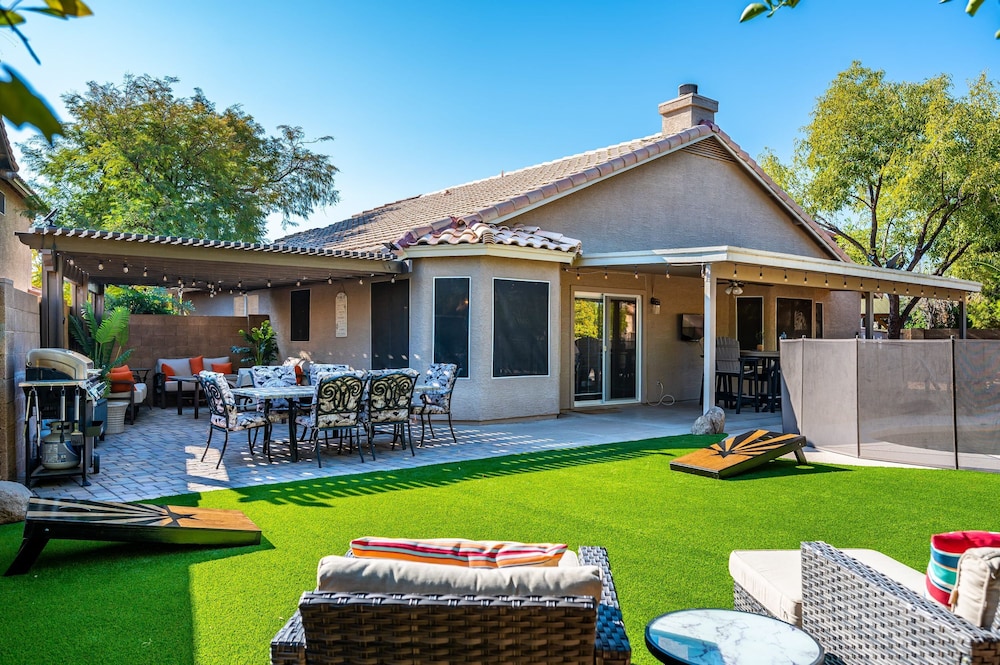 Bella Vista by Avantstay Pool w Waterslide in Mesa, United States