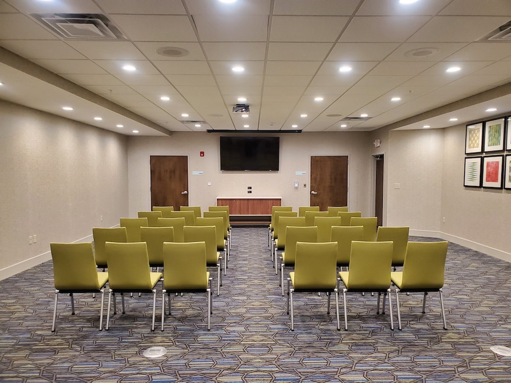 Holiday Inn Express & Suites Sandusky by IHG - photo 28