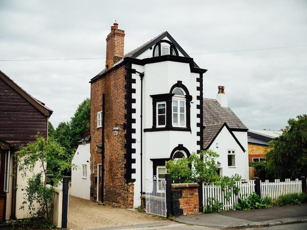 Langs Hall — 4-Star Luxury Hotel in Leyland, United Kingdom