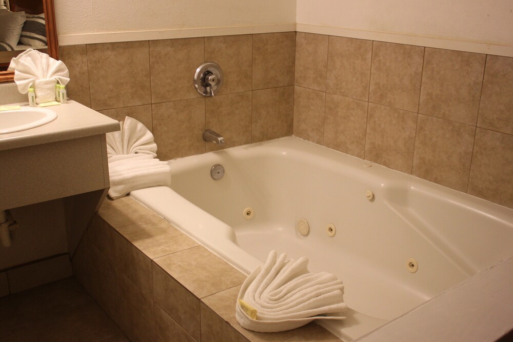 Port of Tacoma Inn - photo 19