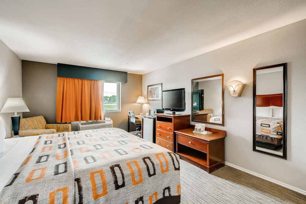 Orangewood Inn & Suites Midtown - photo 7