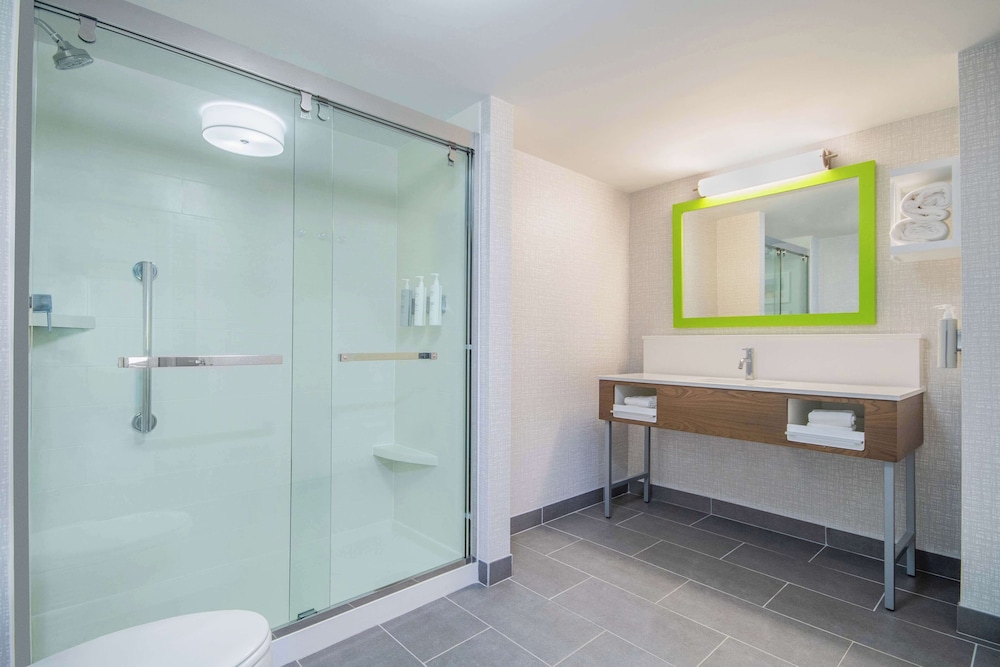 Hampton Inn East Aurora - photo 23
