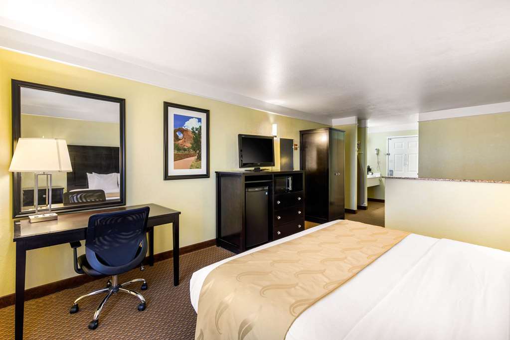Quality Inn & Suites Gallup I 40 Exit 20 - photo 44