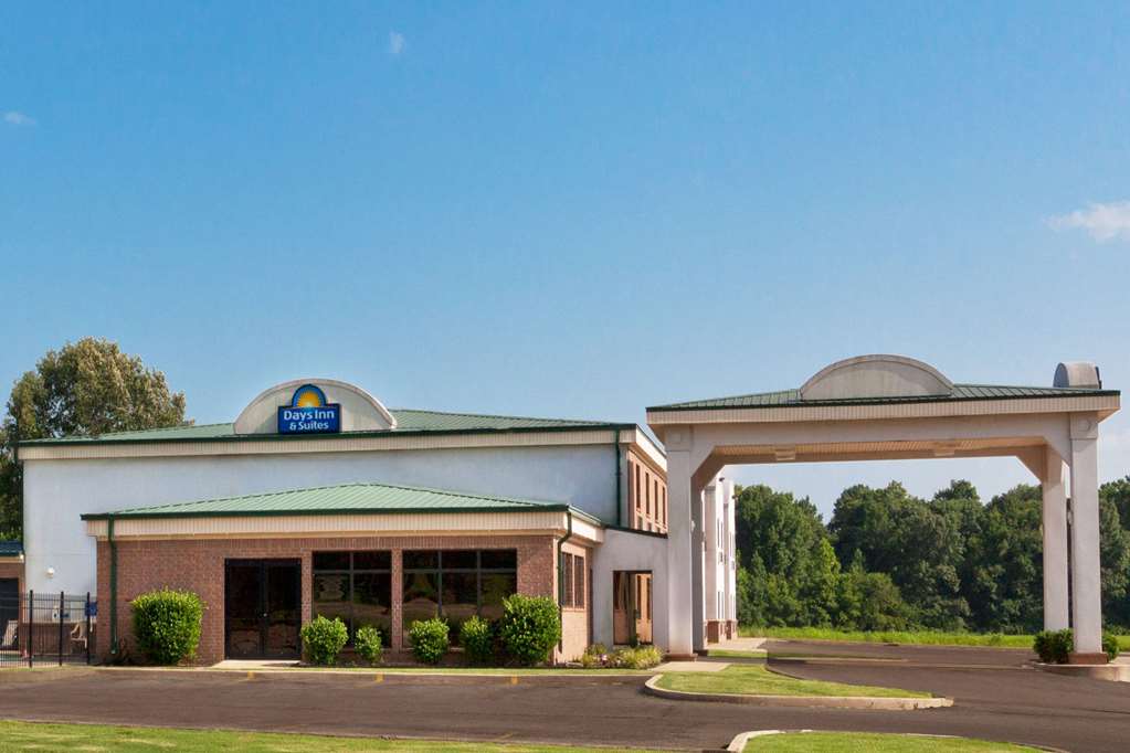 Days Inn & Suites by Wyndham Wynne - photo 3