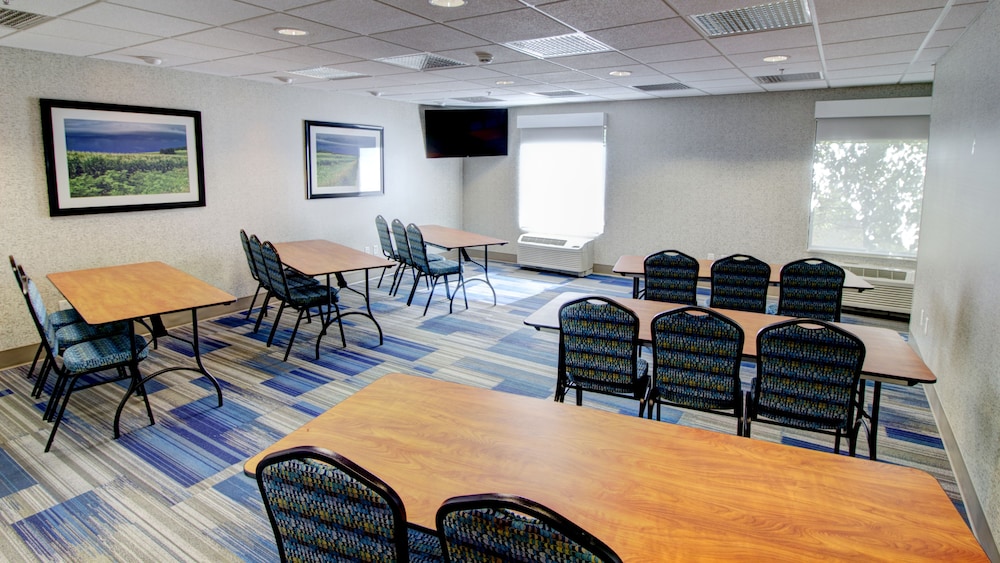 Holiday Inn Express & Suites Sioux City Southern Hills by IHG - photo 83