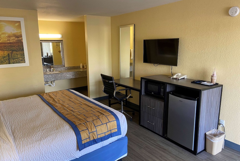 Days Inn by Wyndham Okmulgee - photo 14