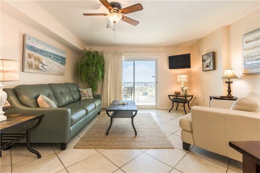 Four Winds by Meyer Real Estate — 4-Star Luxury Hotel in Orange Beach, United States
