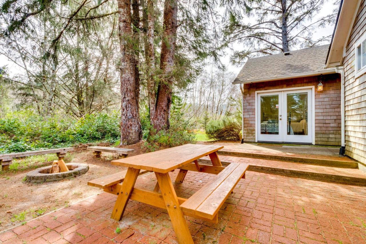 Jetty Oar Knot in Rockaway Beach, United States