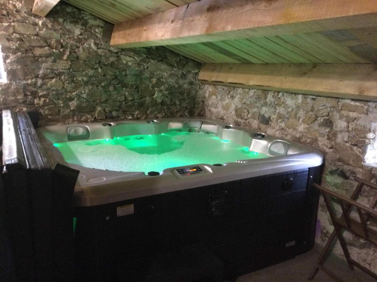 La Ferme de Beauregard SPA Lanarce 07660 Jacuzzi Et Sauna — 4-Star Luxury Hotel in None, France