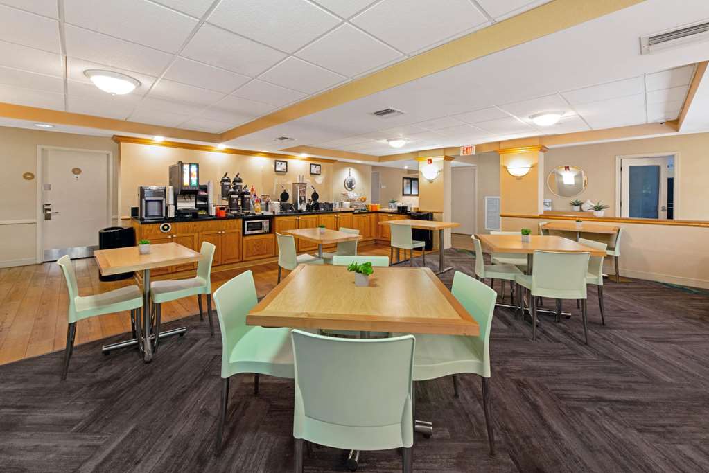 La Quinta Inn & Suites by Wyndham Coral Springs South - photo 39