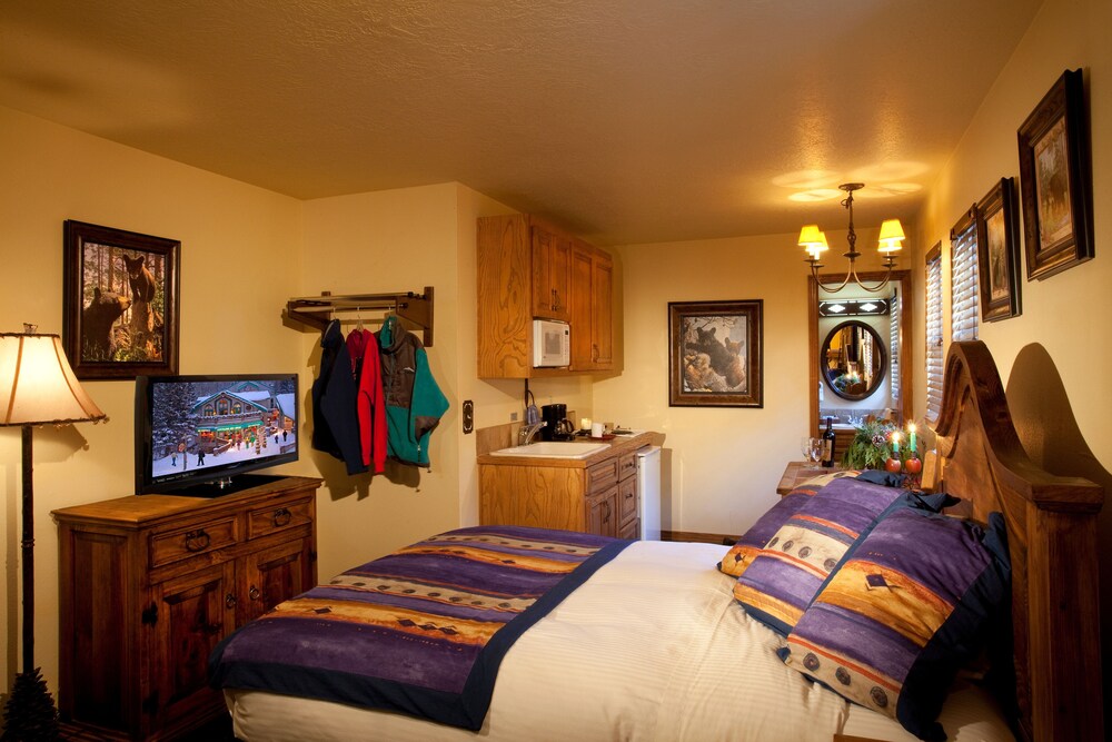 Alpine Village Suites - photo 18