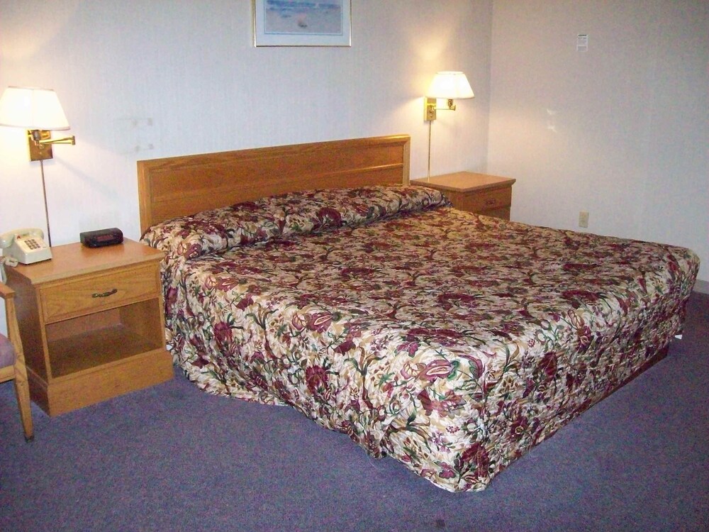 Courtesy Inn - photo 5