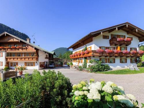 Gästehaus Pfnürlehen — 4-Star Luxury Hotel in Berchtesgaden, Germany