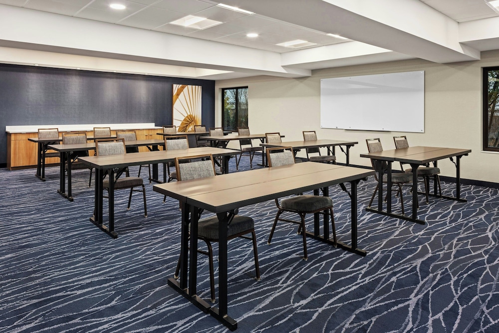 Fairfield by Marriott Inn & Suites Cedar Rapids North - photo 38