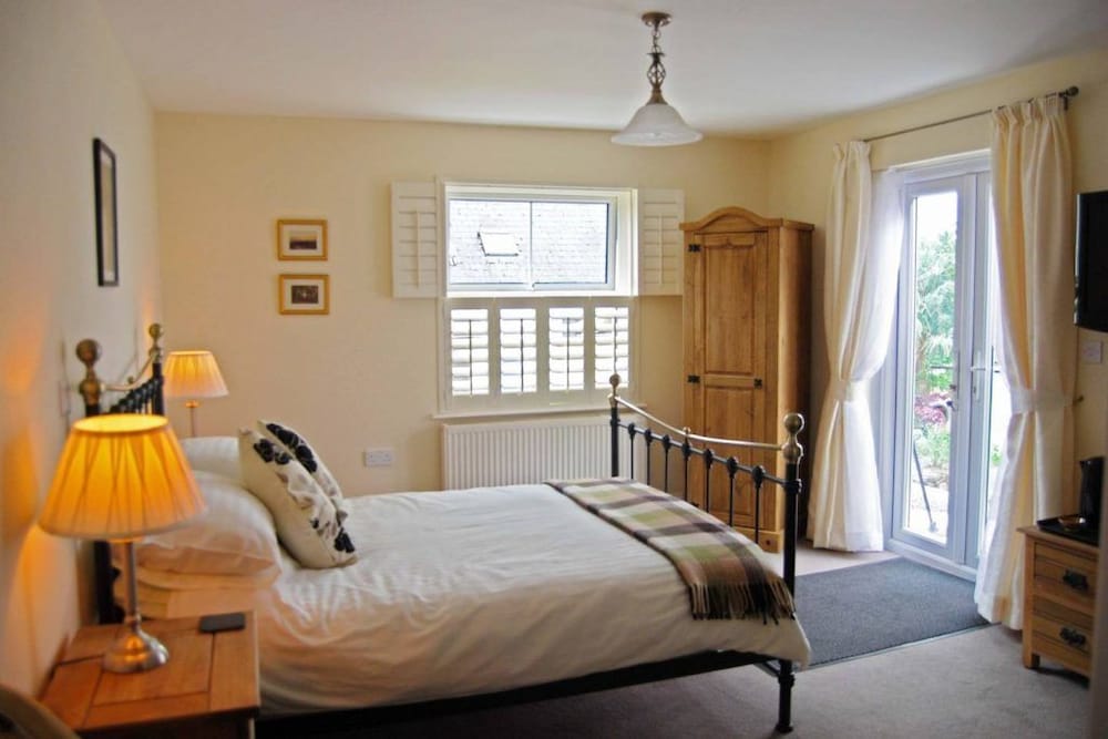 Highbury Garden Suite — 4-Star Luxury Hotel in Cardigan, United Kingdom