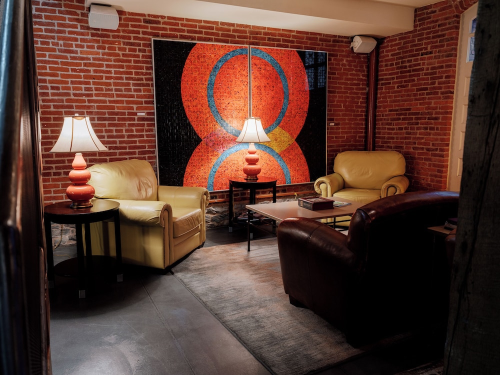 Lancaster Arts Hotel - photo 4