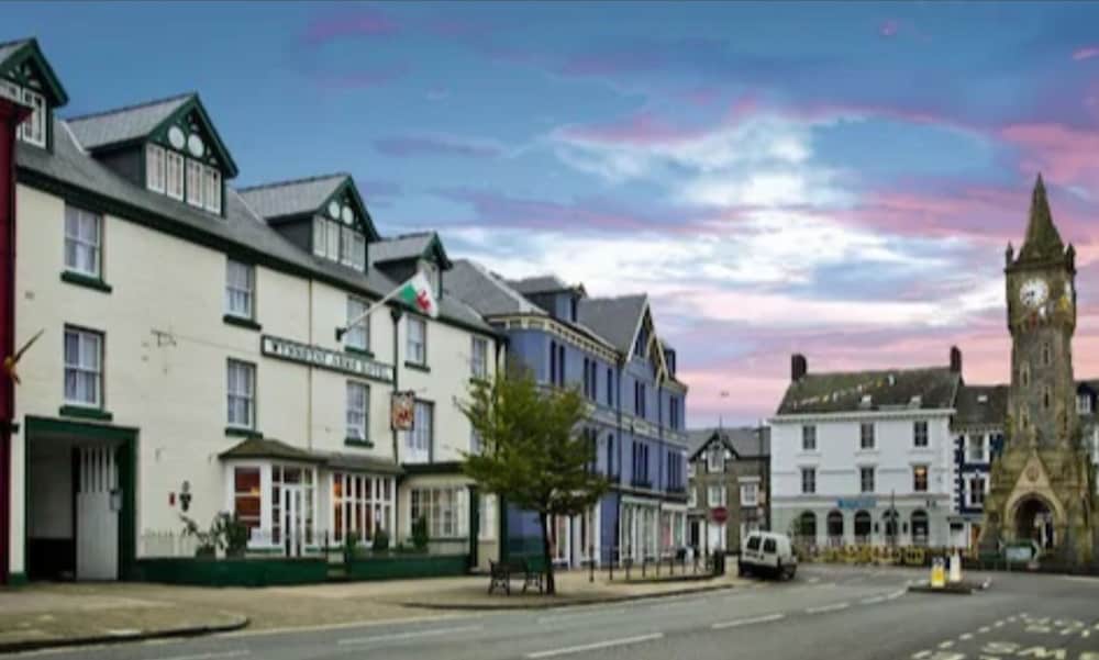Wynnstay Hotel — hotel in Machynlleth