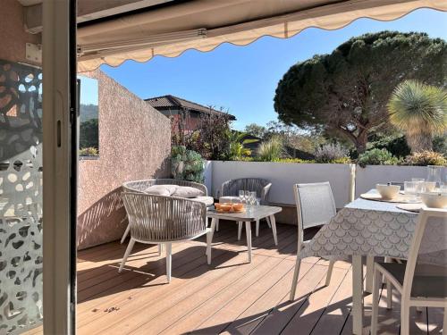 Apartment Les Amandiers Le Lavandou Provence Alpes Côte d'Azur France — 4-Star Luxury Hotel in Le Lavandou, France