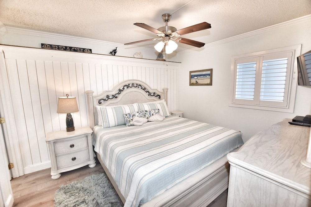 0206 Waters Edge Resort 1 Bedroom Condo by RedAwning - photo 2