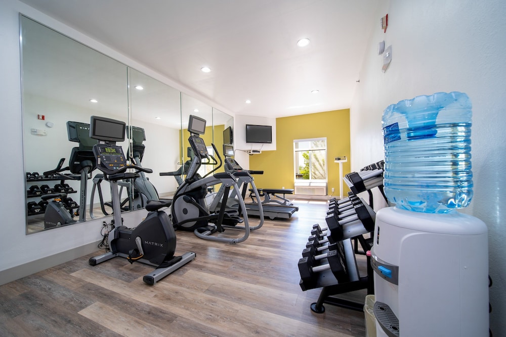Holiday Inn Express Hotel & Suites Bedford by IHG - photo 21