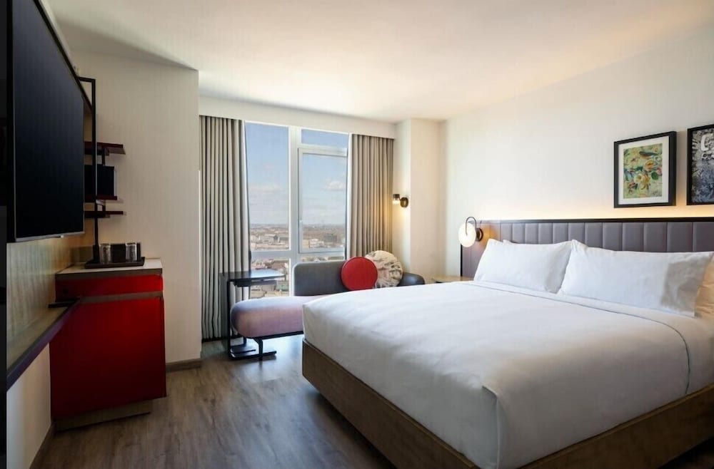 Renaissance New York Flushing Hotel at Tangram - photo 10