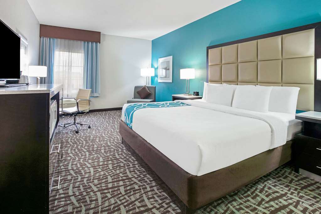 La Quinta Inn & Suites by Wyndham Paris - photo 9