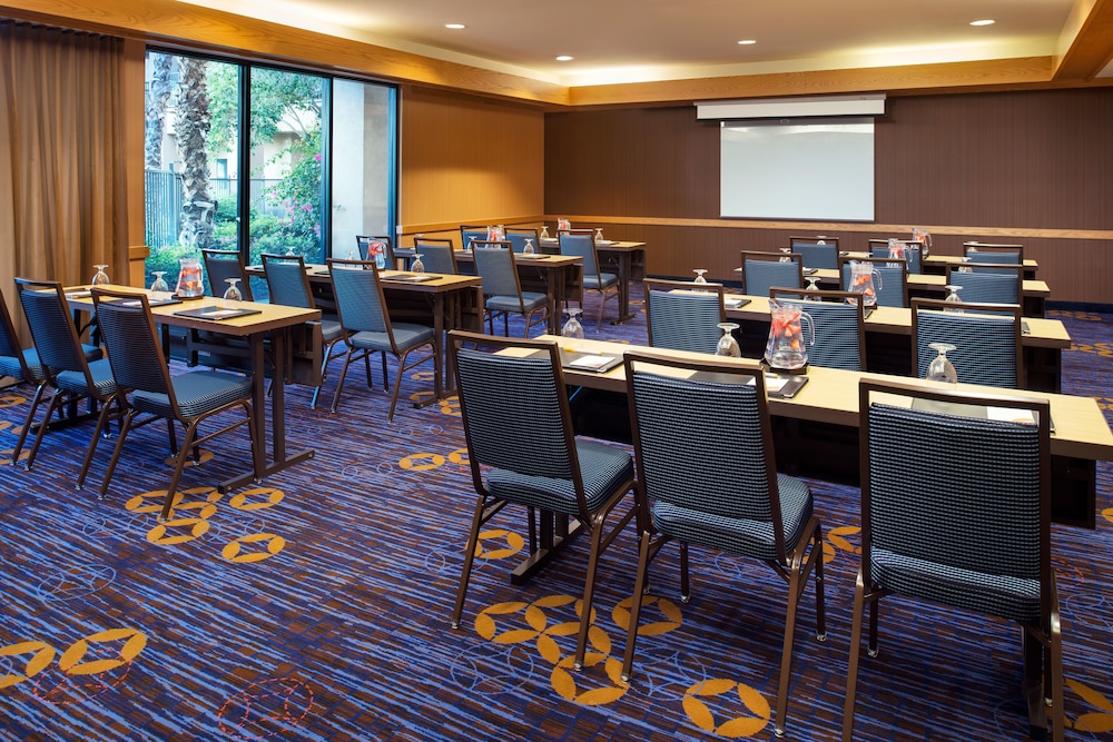 Courtyard by Marriott Palm Desert - photo 36