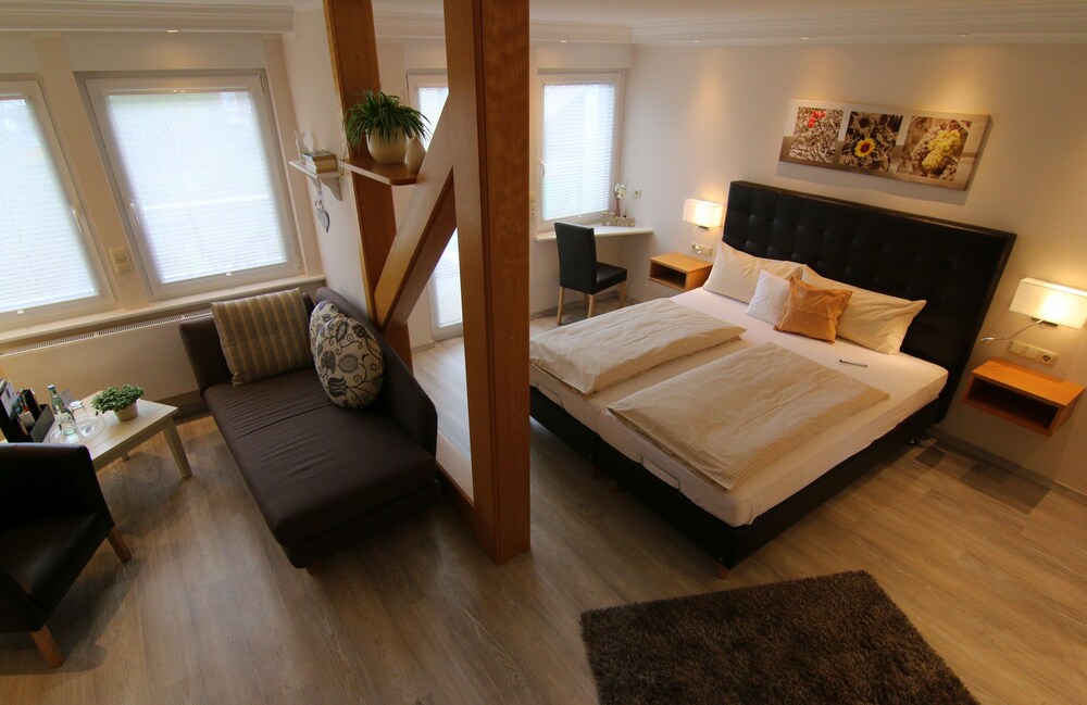 Ferienweingut Villa Hausmann — 4-Star Luxury Hotel in Klotten, Germany