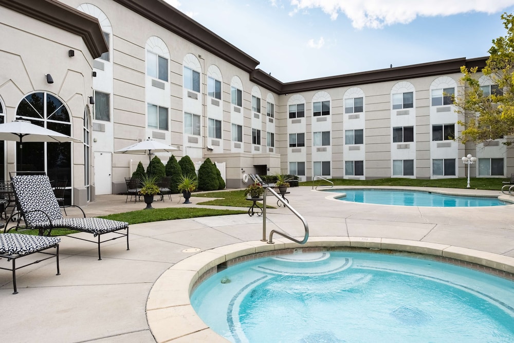 Hampton Inn & Suites Salt Lake City Airport - photo 39