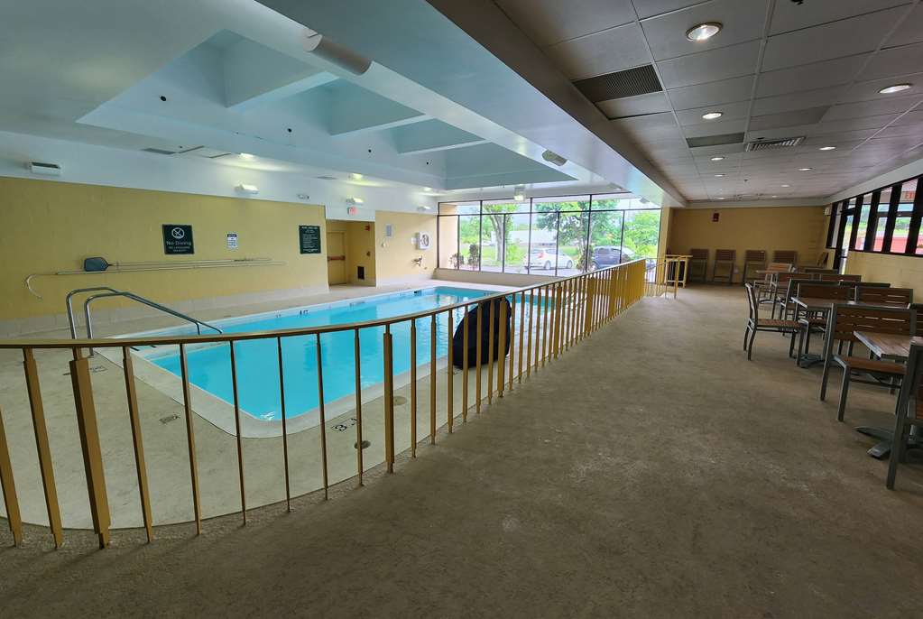 La Quinta Inn & Suites by Wyndham Stamford New York City - photo 16