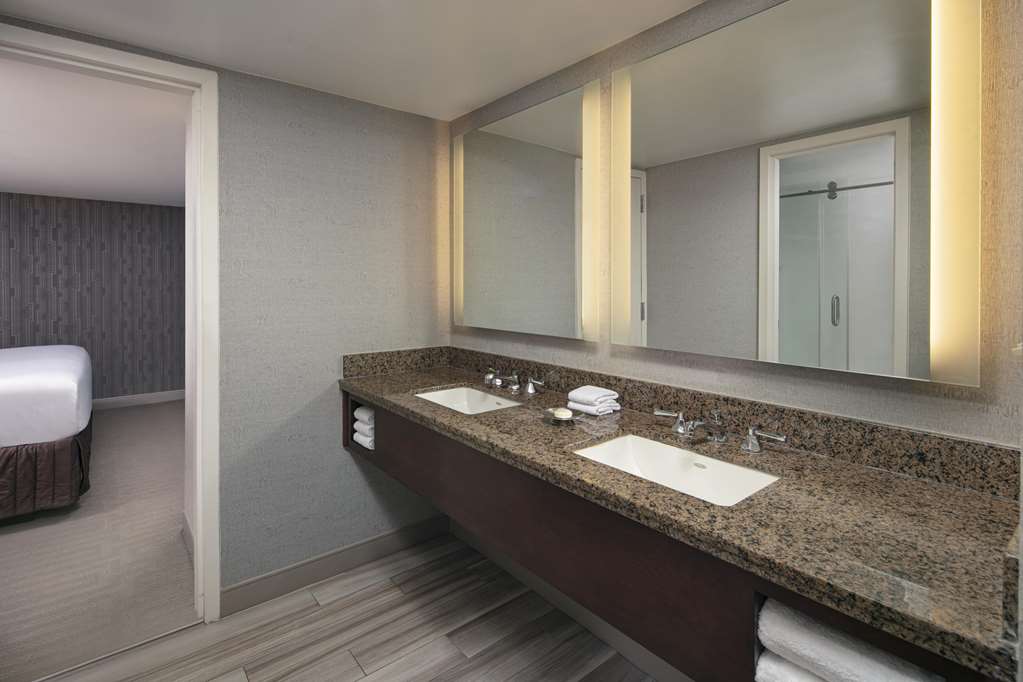 Sonesta Charlotte Lower South End - photo 34