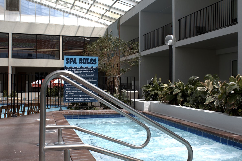 Adventureland Inn - photo 8