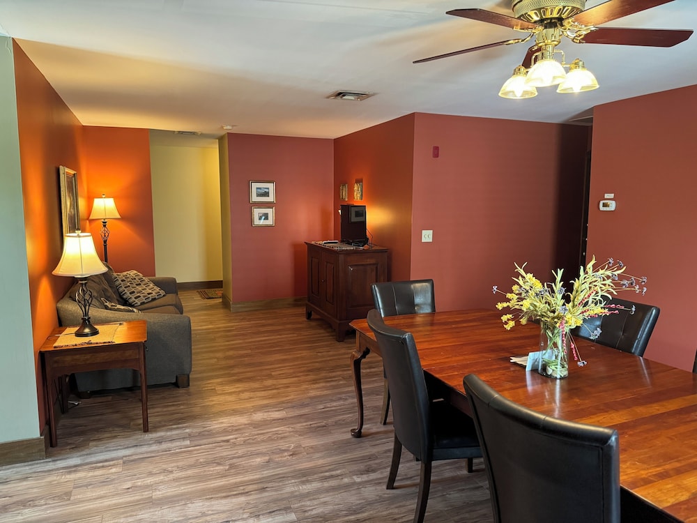 Artists Colony Inn & Restaurant - photo 31