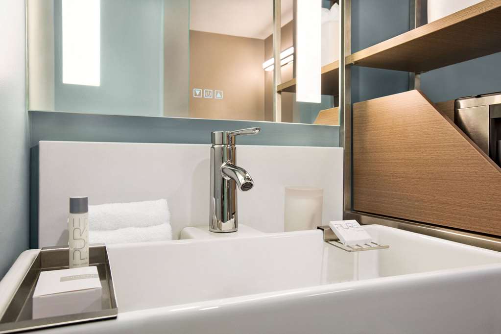 Wingate by Wyndham Bronx Haven Park - photo 30