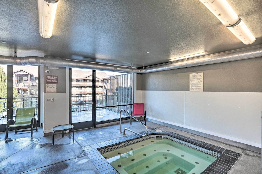 Steps to Lake Chelan Condo with Resort Amenities - photo 13