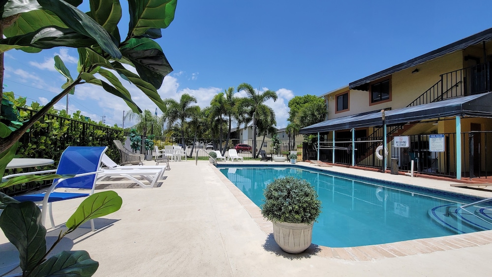 Sunny Palms Inn - photo 28