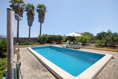 Las Tres Palmeras — 4-Star Luxury Hotel in Guimar, Spain