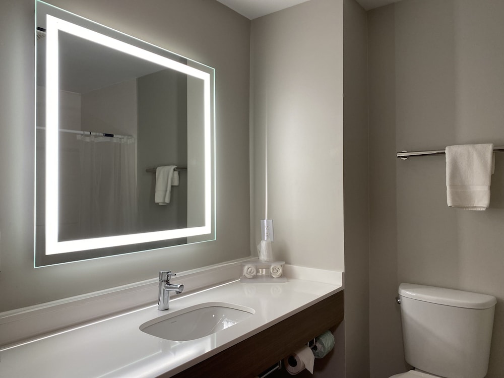Holiday Inn Express Hotel & Suites Plymouth by IHG - photo 28