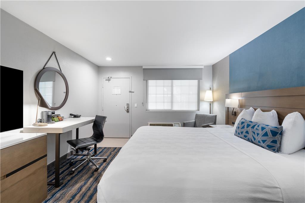 Best Western San Diego Miramar Hotel - photo 19