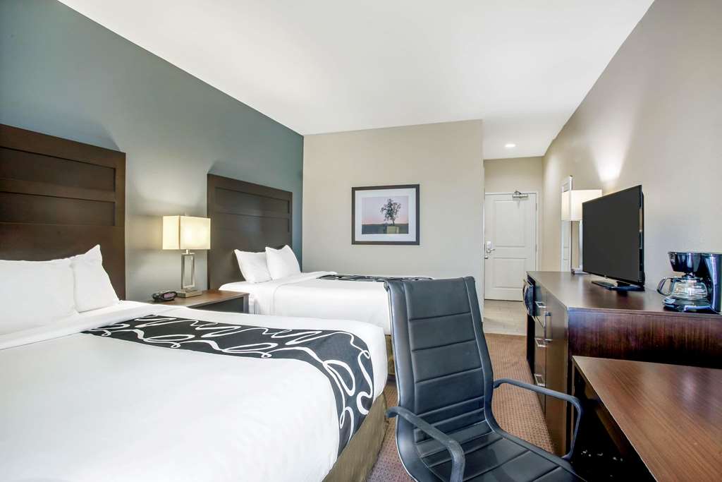 La Quinta Inn & Suites by Wyndham Karnes City Kenedy - photo 33