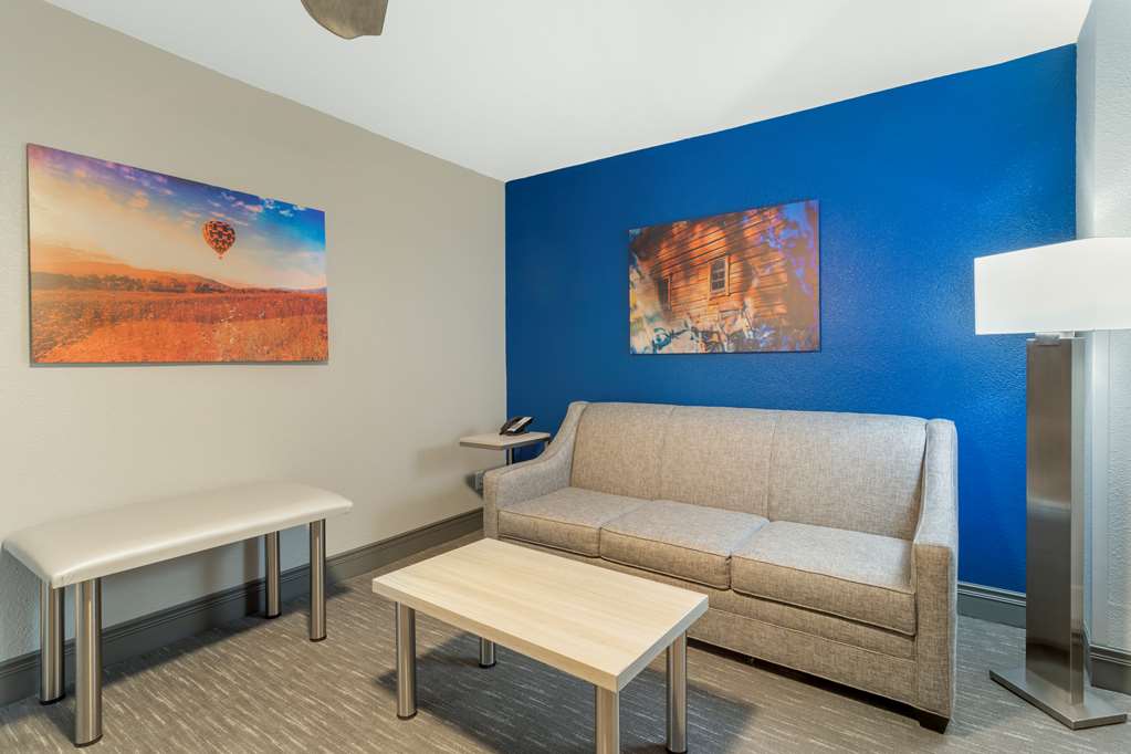 Best Western Plus Magnolia Inn Suites - photo 7