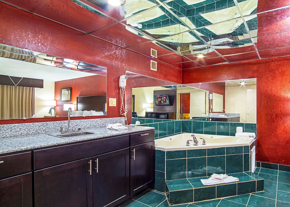 Red Roof Inn & Suites Greenwood SC - photo 10