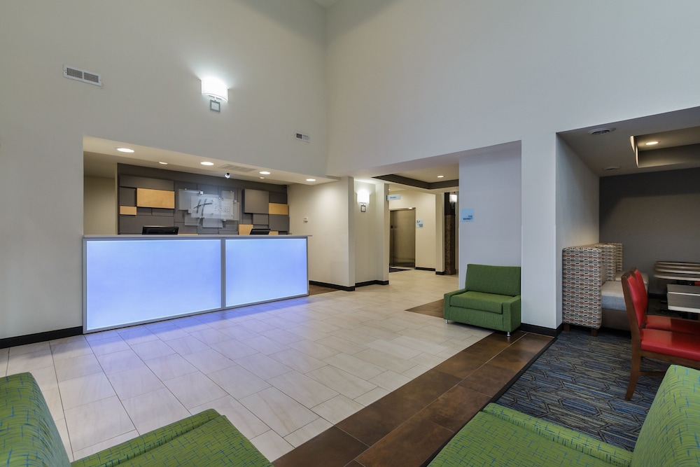 Holiday Inn Express Hotel & Suites South Bend by IHG - photo 94