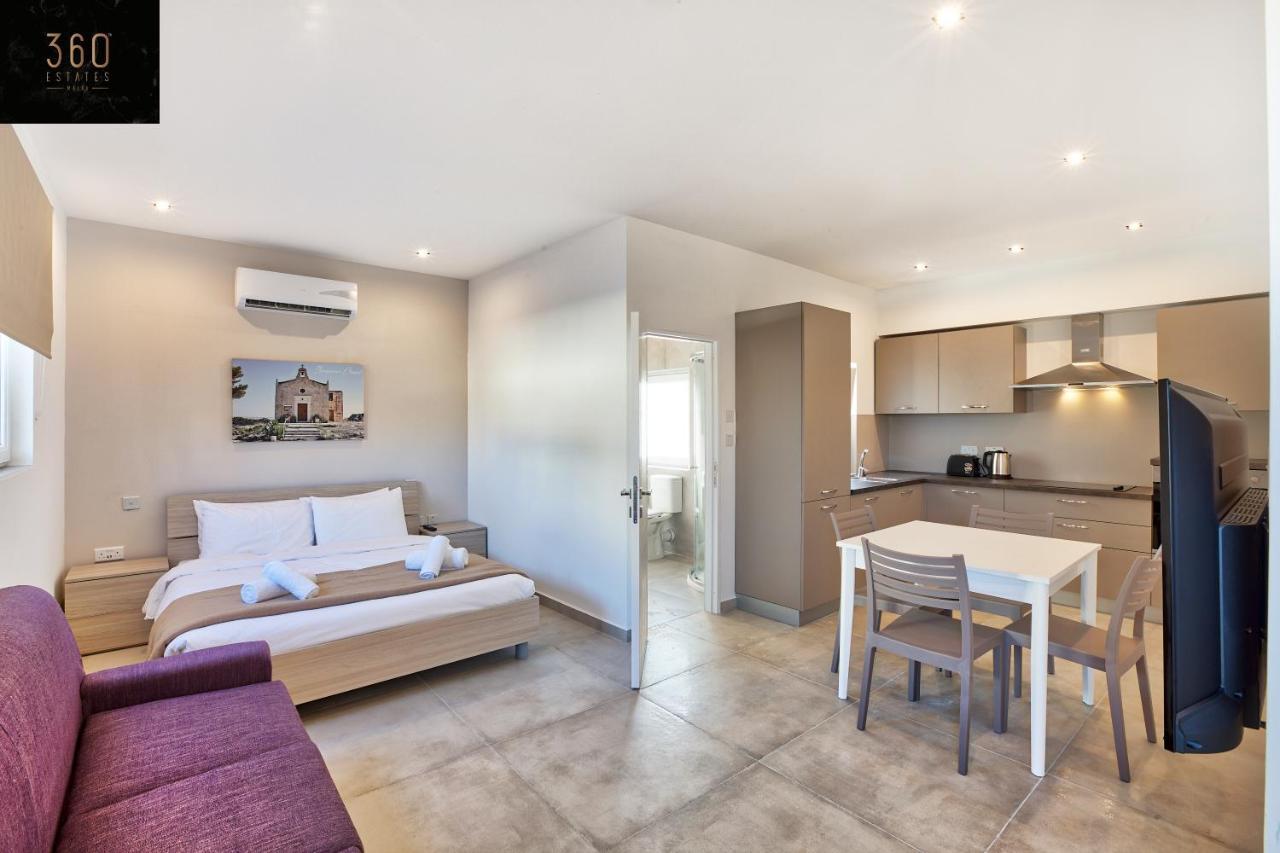 Studio Penthouse Close To Clubs Schools W Wifi in San Giljan, Malta
