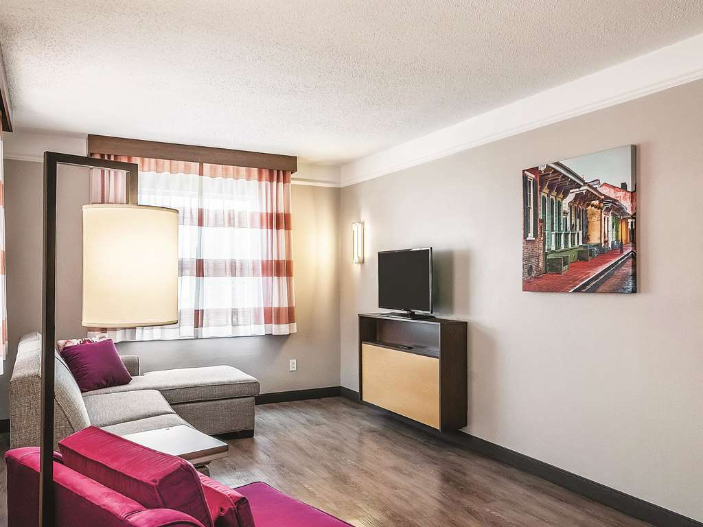 La Quinta Inn & Suites by Wyndham New Orleans Downtown - photo 47