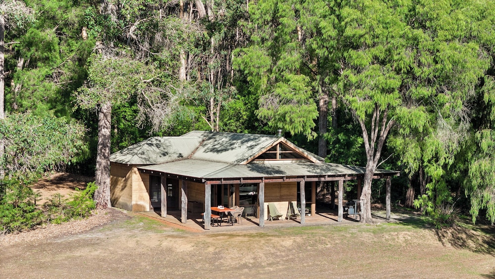 Marima Cottages — 4-Star Luxury Hotel in Pemberton, Australia
