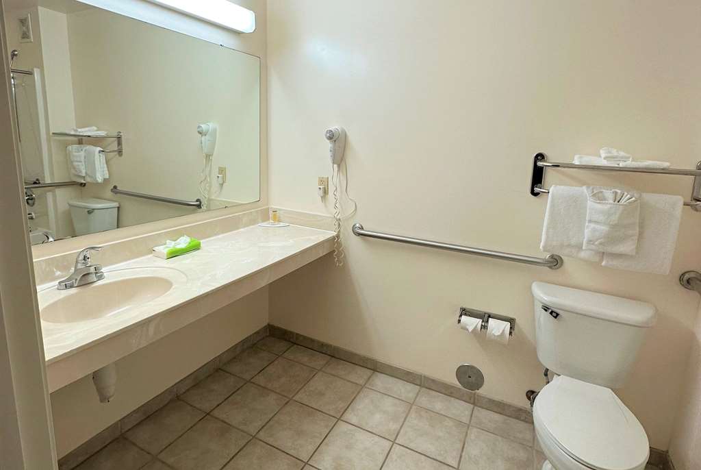 Super 8 by Wyndham Topeka at Forbes Landing - photo 26